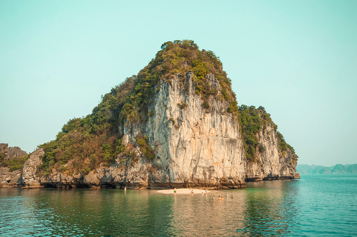 backpacking southeast asia - halong bay rock