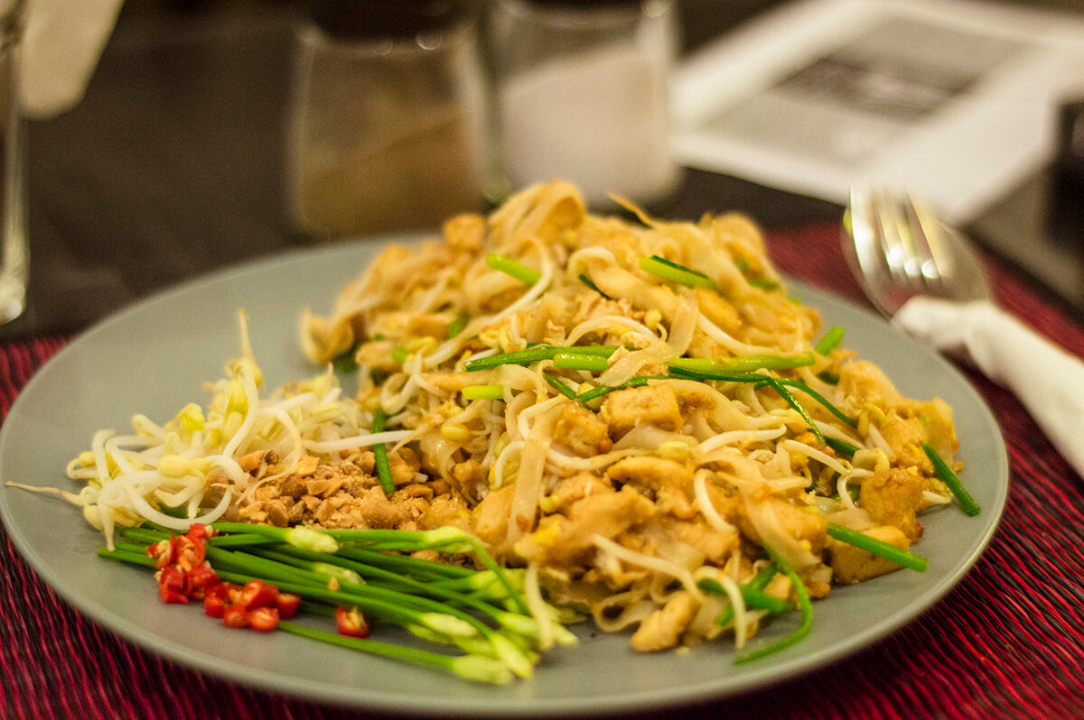 backpacking southeast asia - pad thai 
