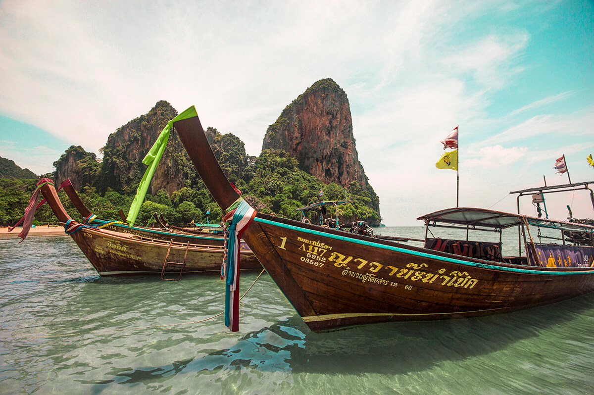 backpacking southeast asia - thailand boats