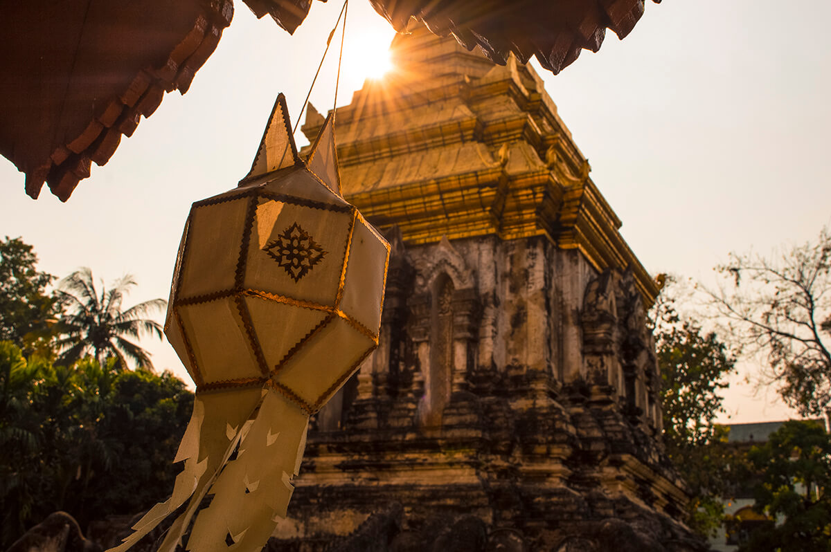 backpacking southeast asia - temple sunlight